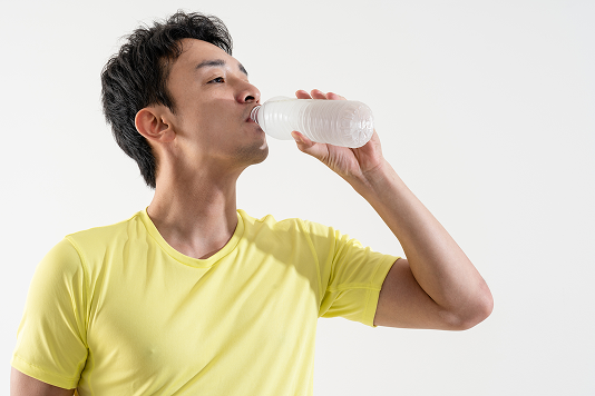 水を飲む様子